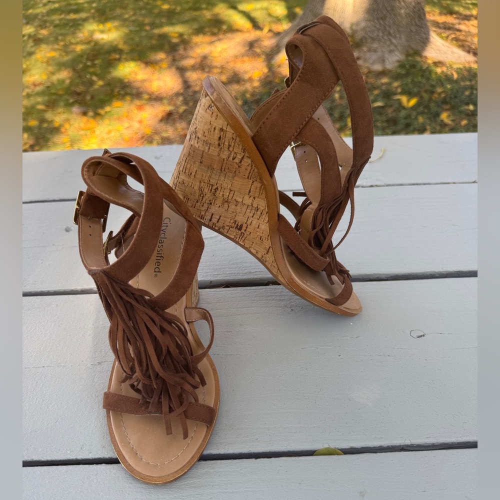 Cityclassified Brown Suede Fringe Wedge Sandals – Size 8.5 - Picture 10 of 16